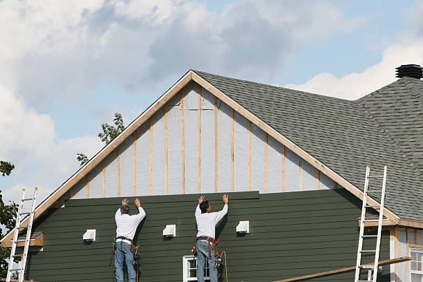 Professional Emergency Siding Repair technician working in McHenry, MD